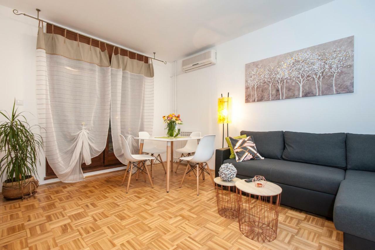 Iva Apartament *